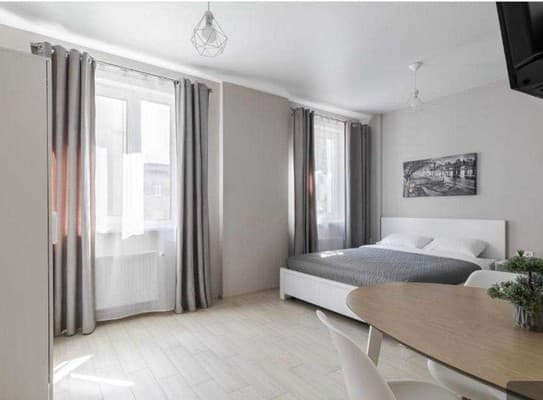 біля вокзалу, вул. Голубовича 37/3