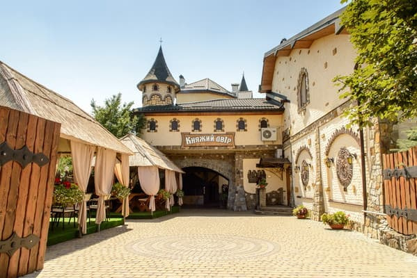 Княжий двір