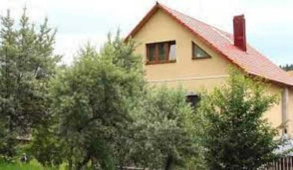 Між горами у Андріани