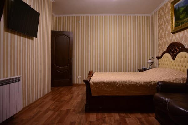 На вул. Маркіяна Шашкевича