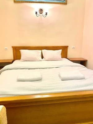 Oberig біля готелю Жорж в центрі, вул. Руданського 3