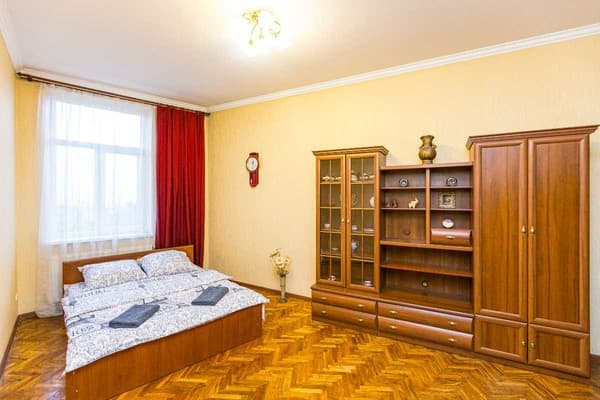 Oberig біля ринку Добробут, на вул.Пильникарська 10