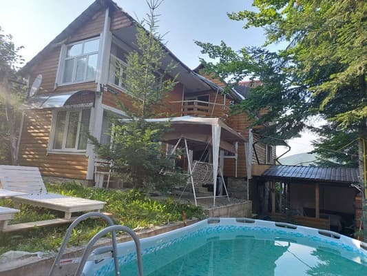 Під смереками