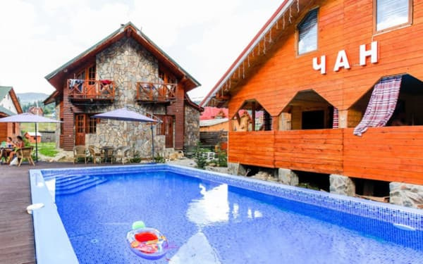 Сосновий двір