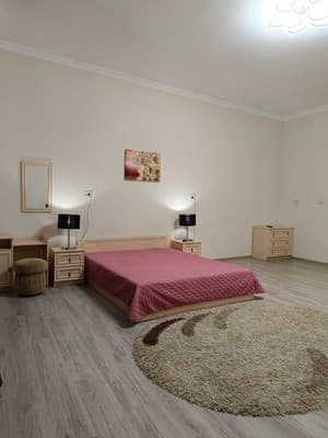 в центрі на вул. Українська 53