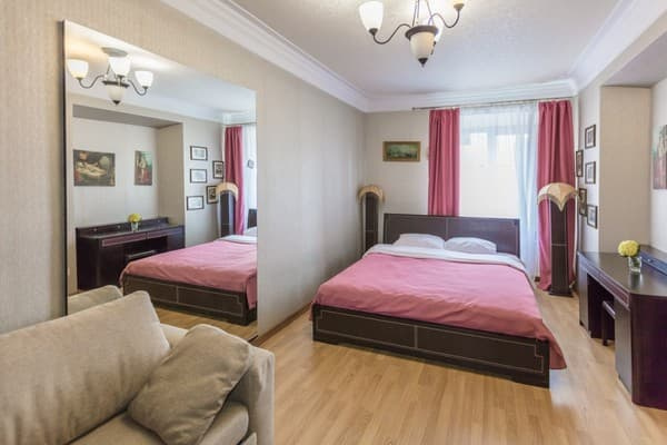 White House ул. Театральная, 5