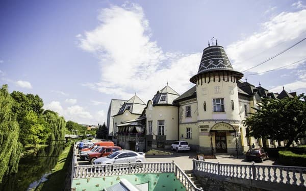 Золота Пава