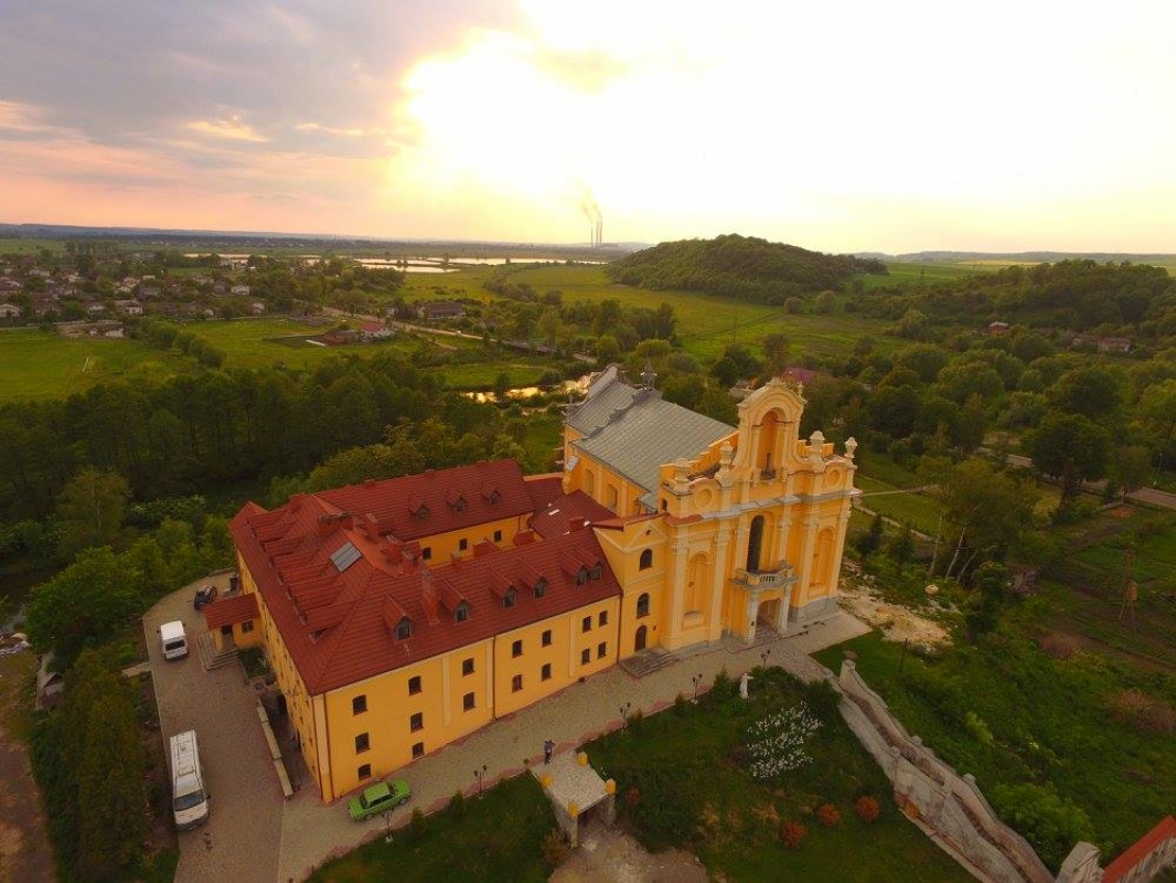 Костел Благовіщення в Більшівцях