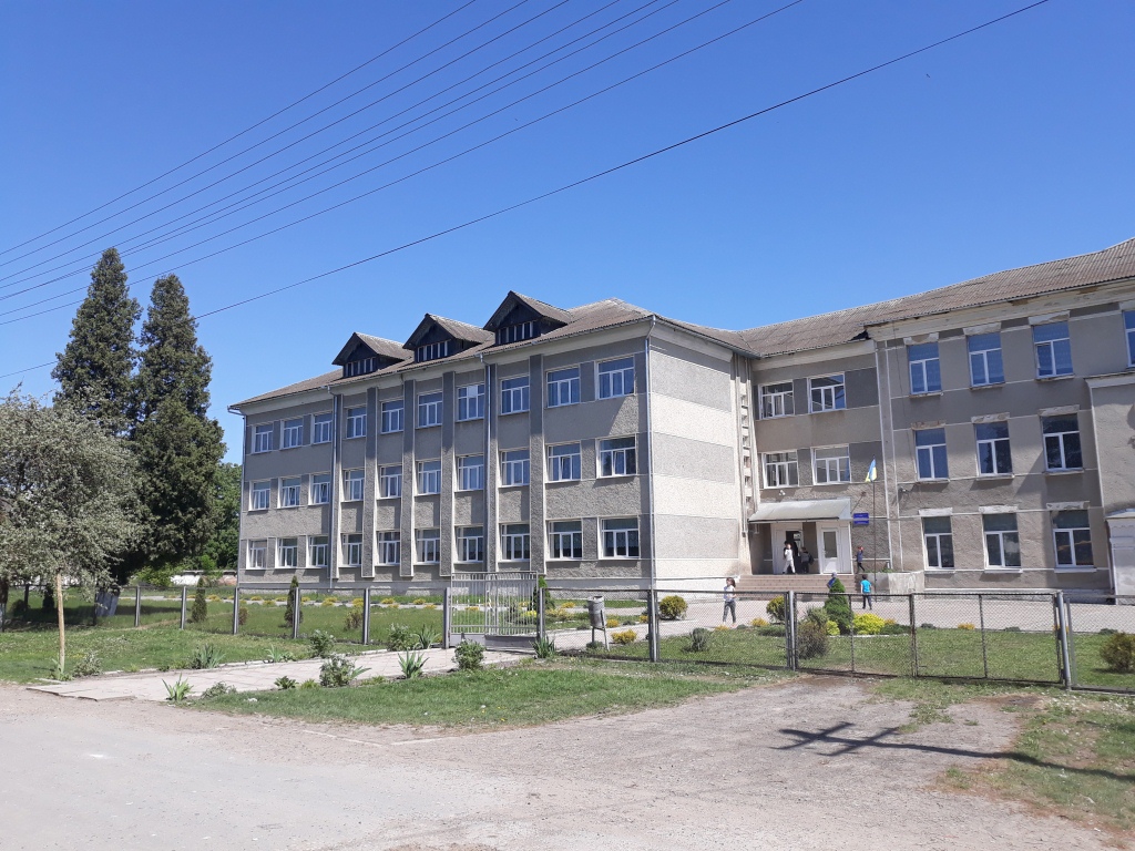 Школа в селі Задністрянське