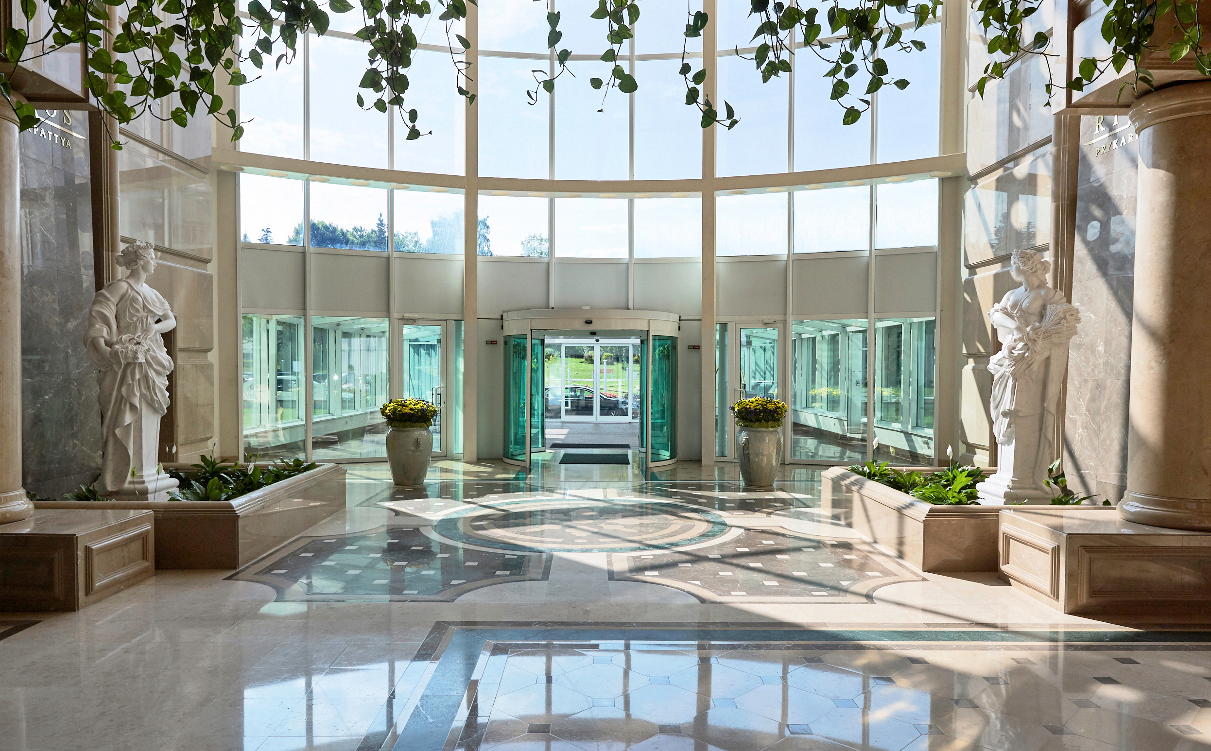 Курортний комплекс «Ріксос-Прикарпаття»