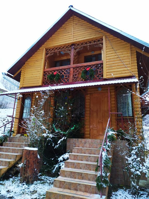 'Гуцульська садиба в Карпатах' Микуличин