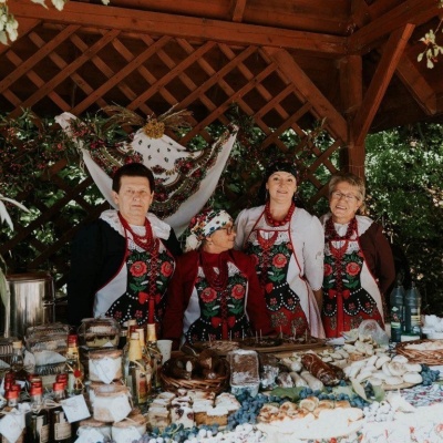 Fruit Harvest Festival in Łącko: village stands, fruit and folklore