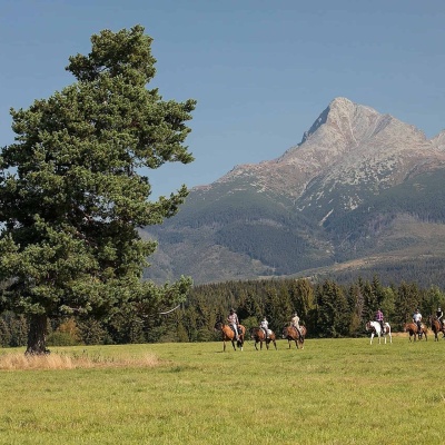 Kone vo Východnej: horse rides below the Tatras