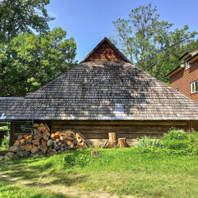 Lived-in Hutsul Grazhda on Ihrets, Kryvorivnia