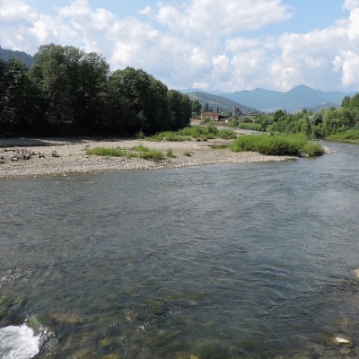 Chornyi Cheremosh River