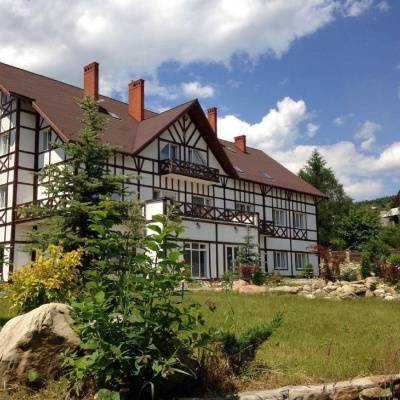 Hotel 'Chersak' Mykulychyn