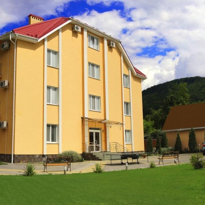 Hotel 'Zakarpattya Oasis' Mykulychyn