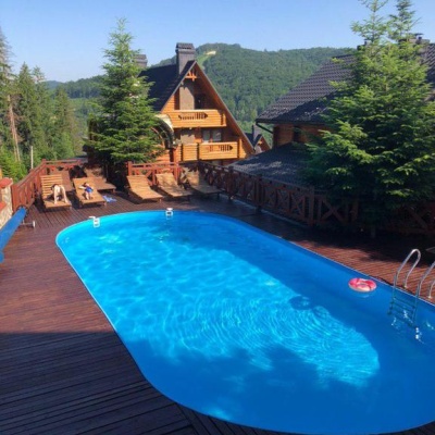 Villa 'VIP HOUSES Karpaty Myhove' (summer pool, terrace)