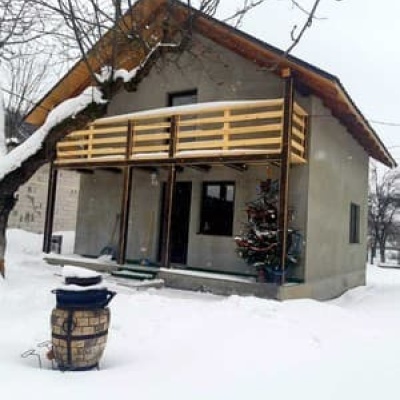 Біля потічка