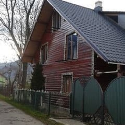 Хата в Карпатах 