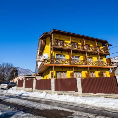 Guest House 'PETROS' Kvas
