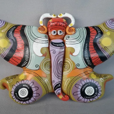 Cheerful ceramic sculptures with golden hands of a master — 3