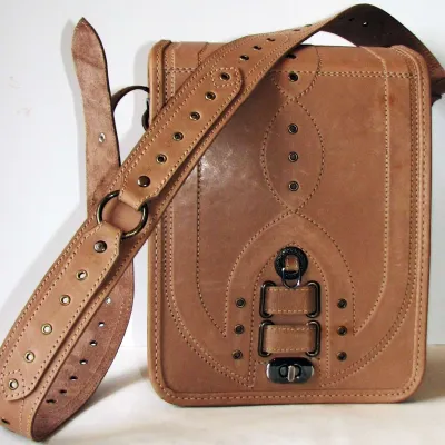 Choosing handmade leather men's bags