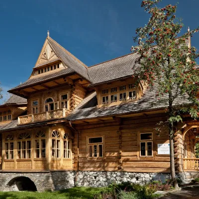 Villa Oksza — 20th-Century Art Gallery — 4