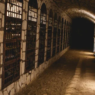Winiarnia Chateau Grand Bari w Veľkiej Barze: tufowe piwnice Tokaju — 2