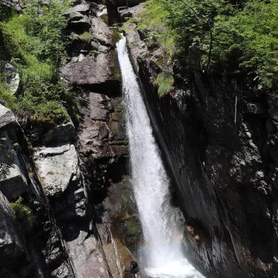 Obrovský vodopád (Giant Waterfall)