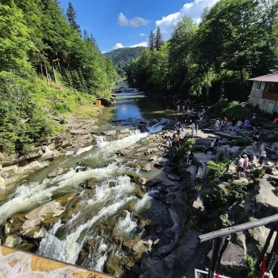 Rope jumping at Probiy waterfall, Yaremche — 5