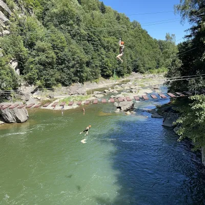 Rope jumping at Probiy waterfall, Yaremche — 2