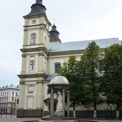 Fontanna z figurą Najświętszej Maryi Panny, Iwano-Frankowsk — 2