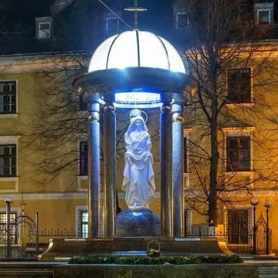 Fontanna z figurą Najświętszej Maryi Panny, Iwano-Frankowsk — 5