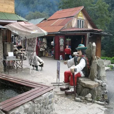 Hutsul souvenir market, Yaremche — 3