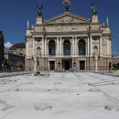 Fountain near the Opera House — 5