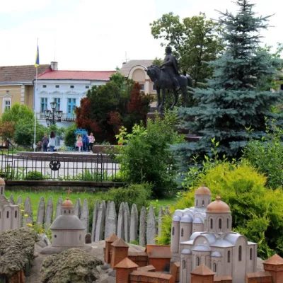 Maidan Rizdva, Halych — 4