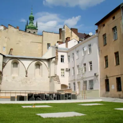 Ruiny synagogi Złotej Róży ("Przestrzeń synagog"), Lwów