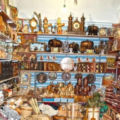 Hutsul souvenir market, Yaremche — 2