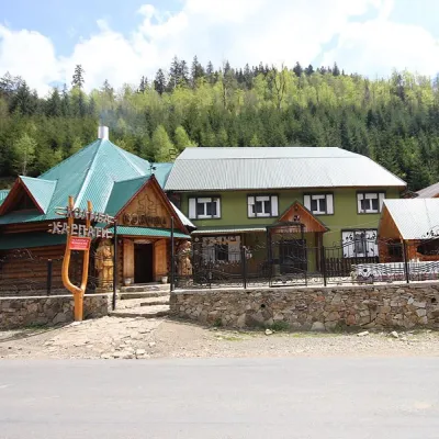 Гостинний двір "Карпати" Синевирська поляна