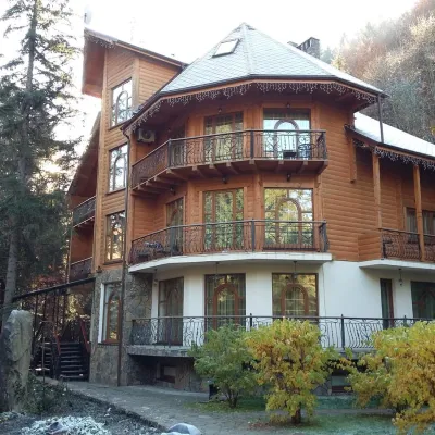 Hotel "Dikyi Med" Tatariv — 2