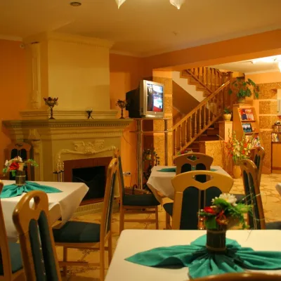 Hotel "Hoverla" Mykulychyn — 4