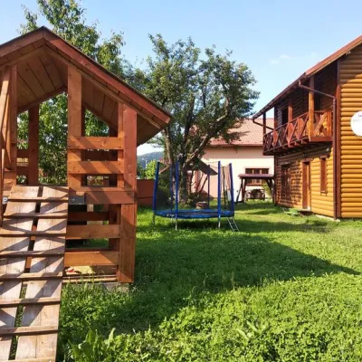 Cottage "Mandrivnyk" Mykulychyn — 2