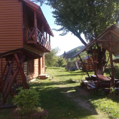 Cottage "Mandrivnyk" Mykulychyn — 3