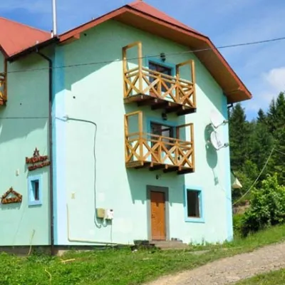 Готельний комплекс "Аура Карпат"