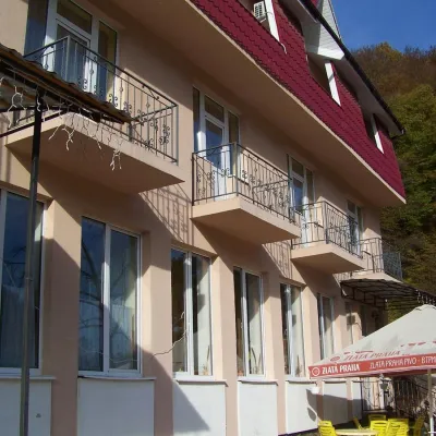Mini-Hotel "Smerichka" Shajan — 2