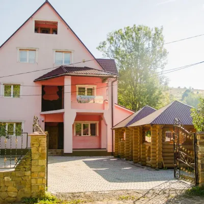 Homestead "Beskid" in the village of Nyzhniy Studenyi