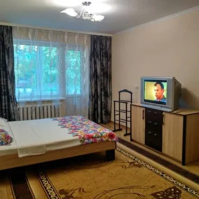 Біля Іскри вул. Кавалерідзе, 8 — 2