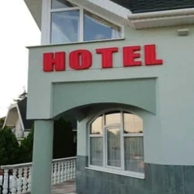 Дельфін