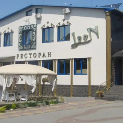 Леон